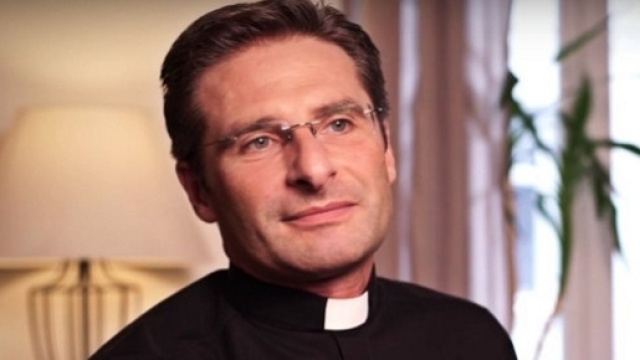 La coraggiosa confessione del prete omosessuale