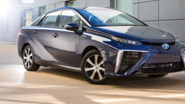 Ecco la nuova auto ad idrogeno, Toyota Mirai