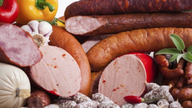 Consumare insaccati provoca il cancro