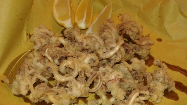 Ciuffetti di moscardini fritti in profumo d'alloro