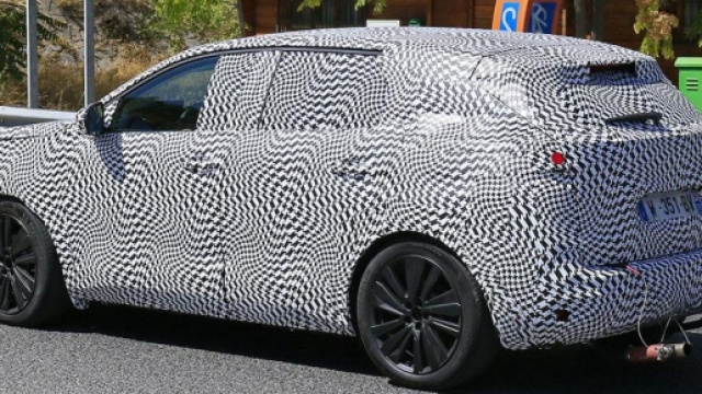 La nuova Peugeot 3008 Crossover.