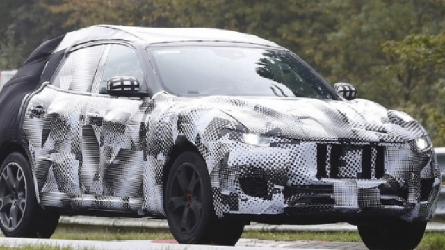 Maserati Levante: foto spia al Nurburgring