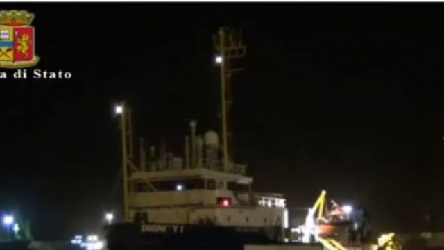 Le operazioni di soccorso e gli arresti