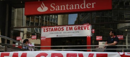 Banc&aacute;rios aceitam proposta de reajuste de 10%.