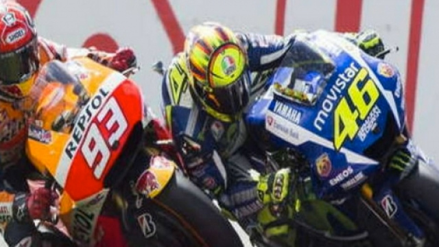 Rossi-Marquez: battaglia senza esclusione di colpi