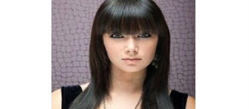 flequillo recto, en un rostro con forma ovalada