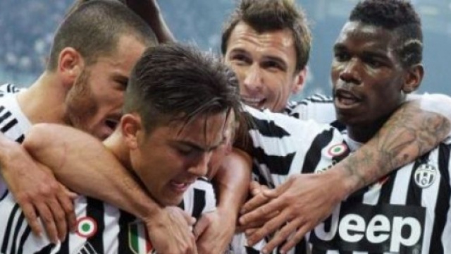 Dybala festeggia la rete contro l'Atalanta.