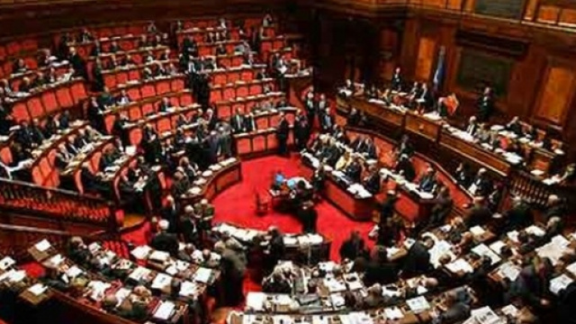 Sondaggi politici: Pd in calo, cresce il M5S
