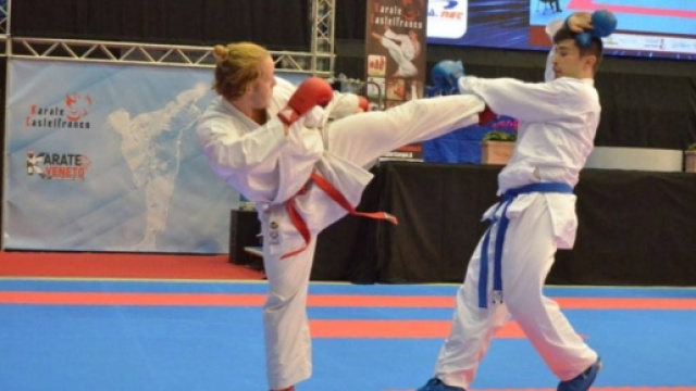 Edoardo di Blasio (cintura e guanti rossi)