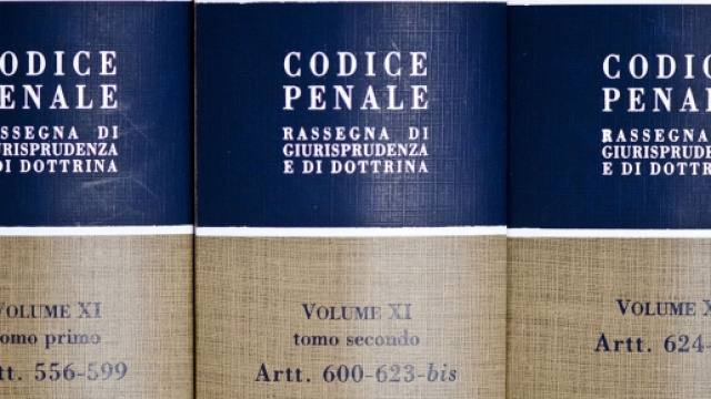 foto codice penale con l'inserimento del reato