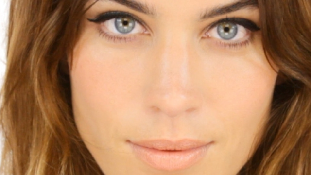 Capelli lunghi scalati di Alexa Chung