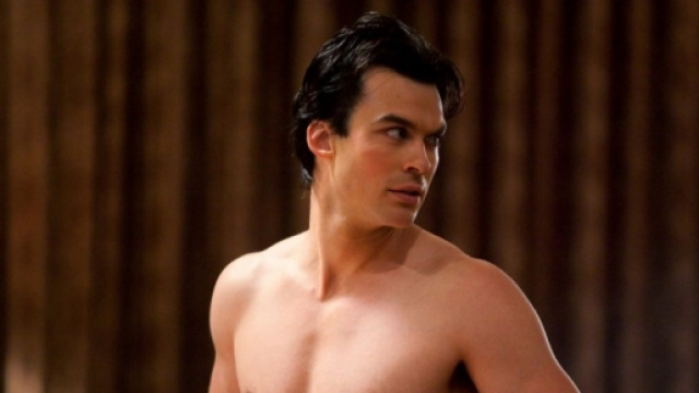 Damon messo a nudo nel promo di TVD 7
