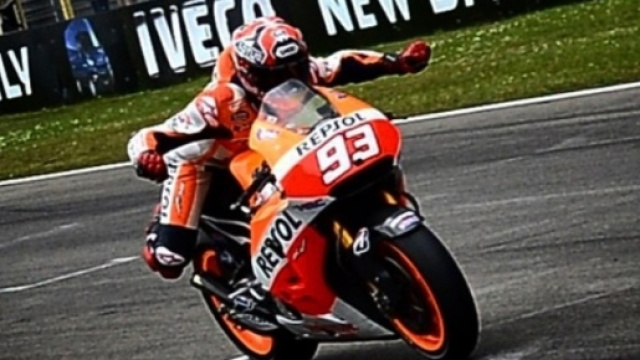 Il pilota spagnolo Marc Marquez in pista