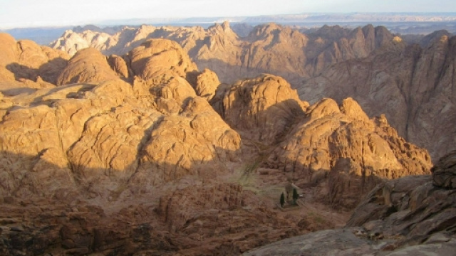 Schianto aereo tra le montagne del Sinai