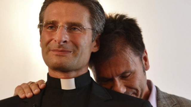 Krzysztof Charamsa e il suo fidanzato omosessuale
