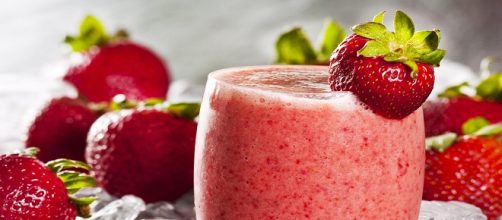 Smoothie de morango com leite desnatado e vegetais