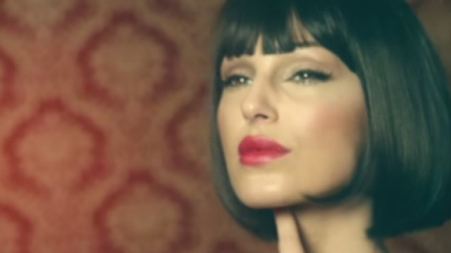 Anna Tatangelo in un video musicale