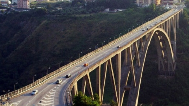 Calabria: donna di 36 anni si toglie la vita.