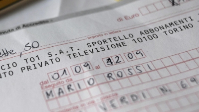 Le polemiche sul Canone Rai in bolletta