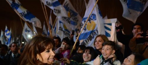 Cristina con el apoyo de j&oacute;venes argentinos