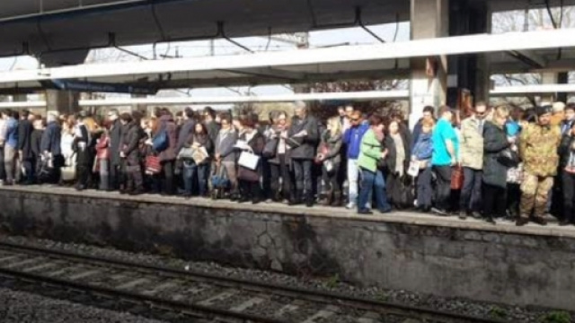 Continui disservizi sulla tratta Roma-Lido