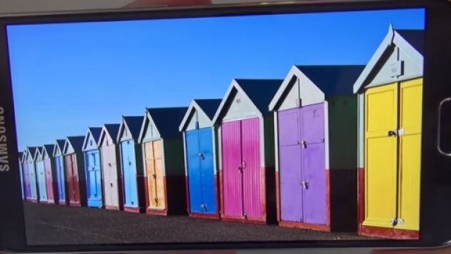 Samsung Galaxy S6 nelle mani di Andrea Galeazzi