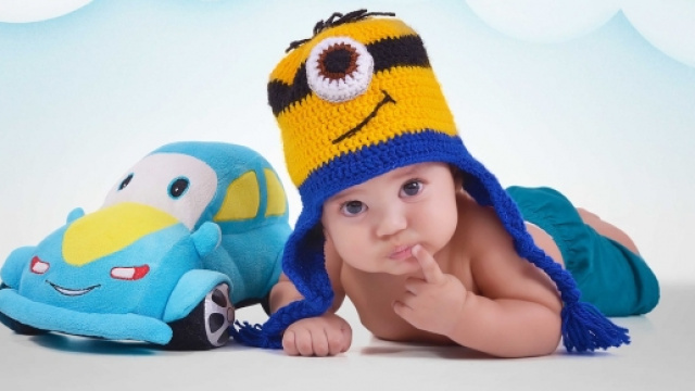 bambino in et&agrave; da vaccinazione