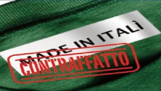 Gdf sequestra 3 milioni di calzini contraffatti