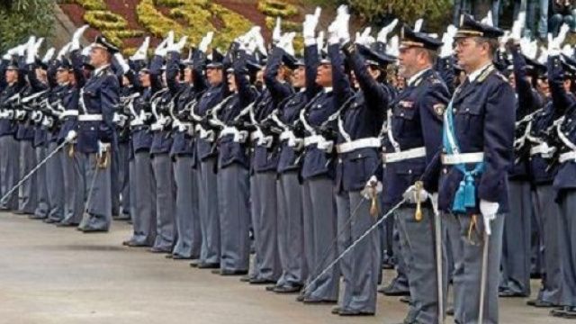 Dal 2016, concorsi in Polizia aperti ai civili