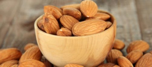 Just a few almonds per day improve your health