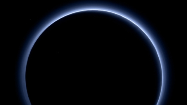 Immagine della sonda New Horizon attorno Plutone