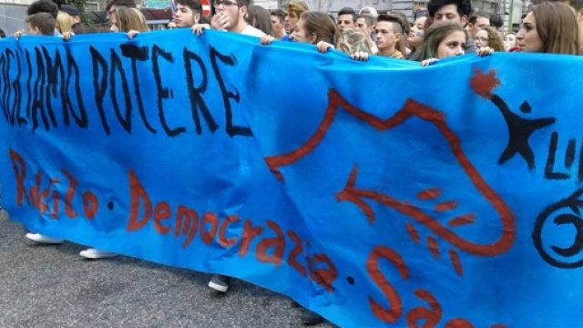 Studenti di Link Napoli durante la manifestazione