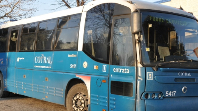 Autobus del Cotral fuori servizio