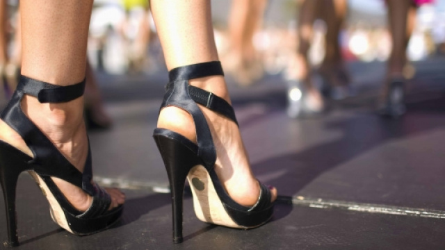 Tacchi alti vietati nelle scuole