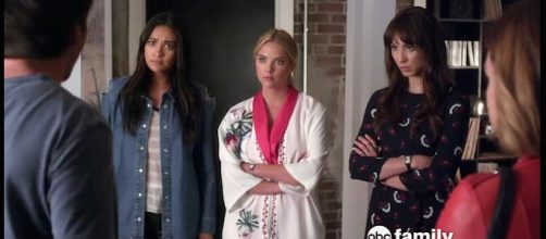 Pretty Little Liars retorna em janeiro