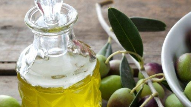 In tavola l'olio extravergine d'oliva