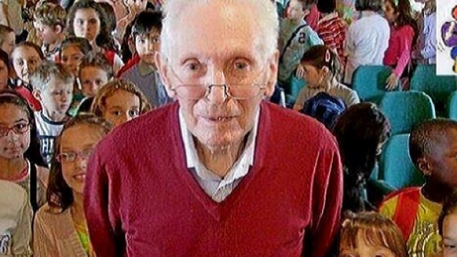 L'insegnante scrittore e pedagogista Mario Lodi