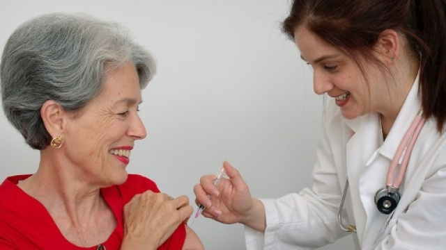Per gli anziani il vaccino pu&ograve; essere necessario