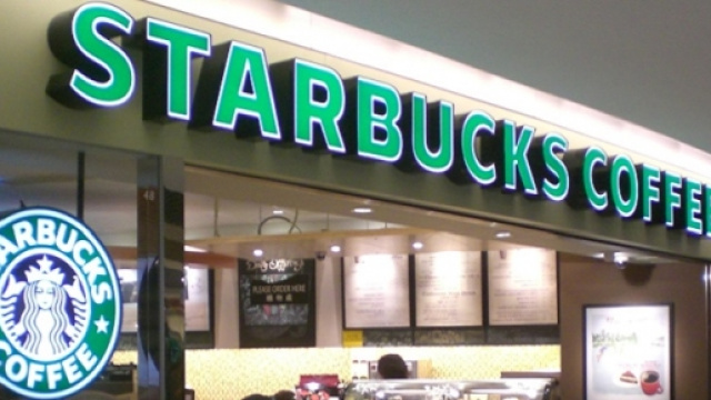 La facciata di negozio Starbucks