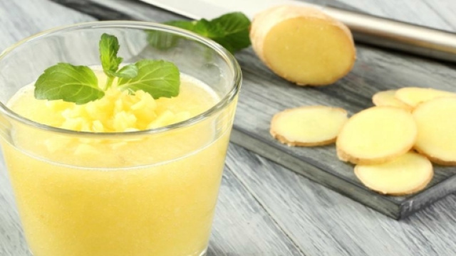 Succo di ananas e zenzero: bevanda benefica