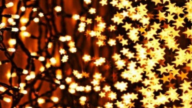 Napoli: un grande Natale tra luminarie e fiere