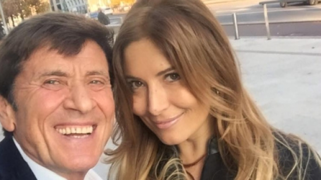 Selfie su Fb: Gianni Morandi e Selvaggia Lucarelli