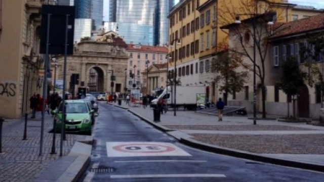 Una delle strade principali di Milano.