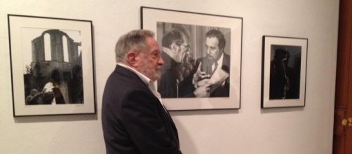 Bu&ntilde;uel, retratado por Antonio G&aacute;lvez, en Huelva