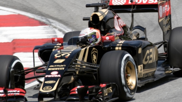 Grosjean dedica la sua gara alle vittime di Parigi