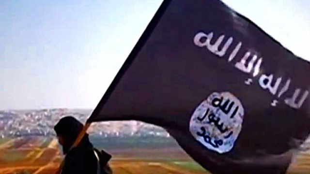 La bandiera nera di Isis, califfato del terrore.