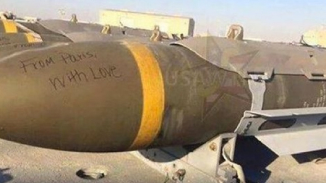 La foto ritoccata dei missili francesi sulla Siria