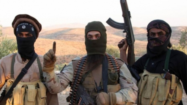 Tre terroristi dell'Isis in posa