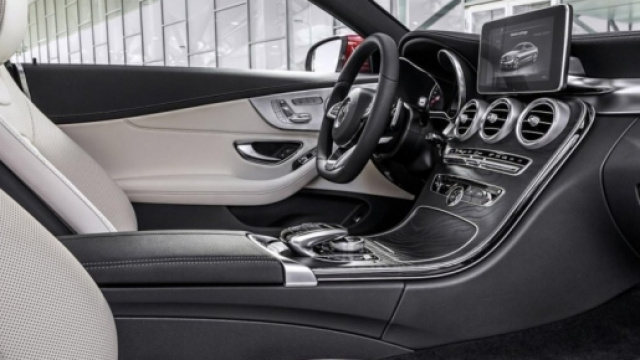 Ecco finalmente la nuova Mercedes Classe C Coup&egrave;