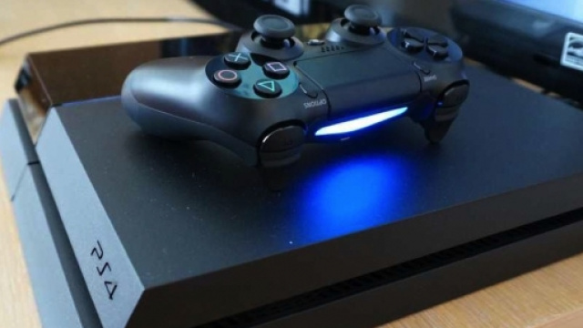 Una comune console della PlayStation 4 della Sony